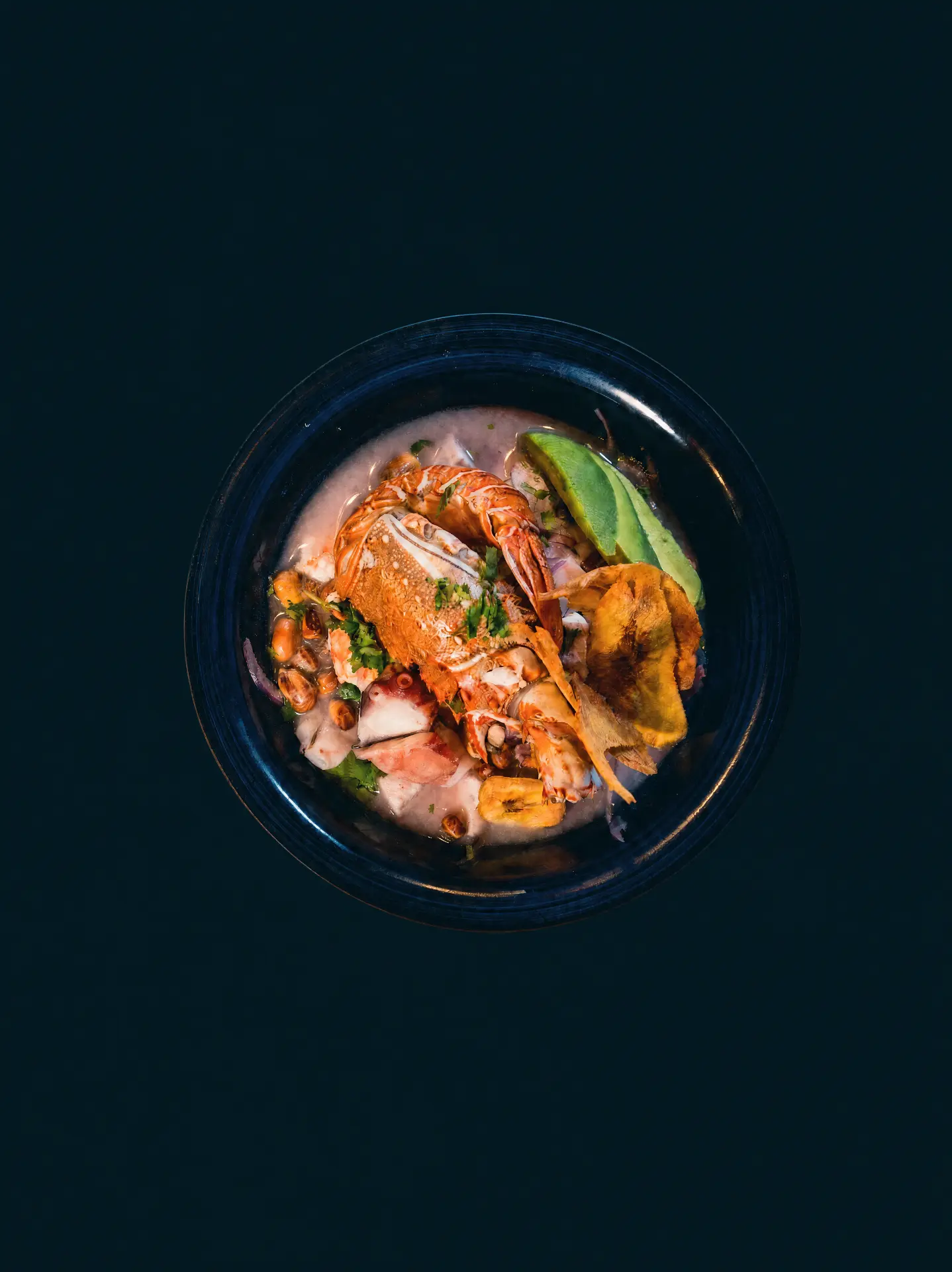 Ceviche mixto de tormenta marina con langostino, pescado y pulpo